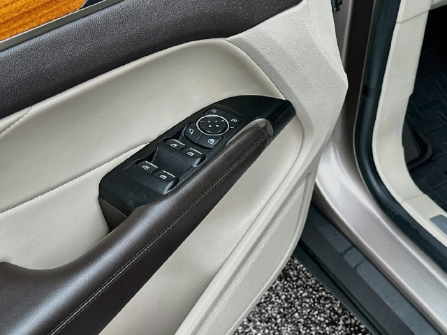 Used 2019 Lincoln MKC Select w/ Select Plus Package FWD image 18