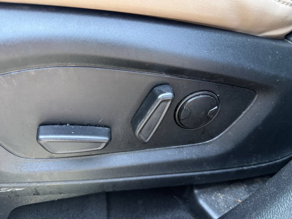 Used 2021 Ford Explorer XLT w/ Equipment Group 202A RWD image 32