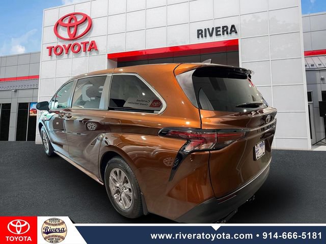 Certified 2023 Toyota Sienna LE FWD image 7