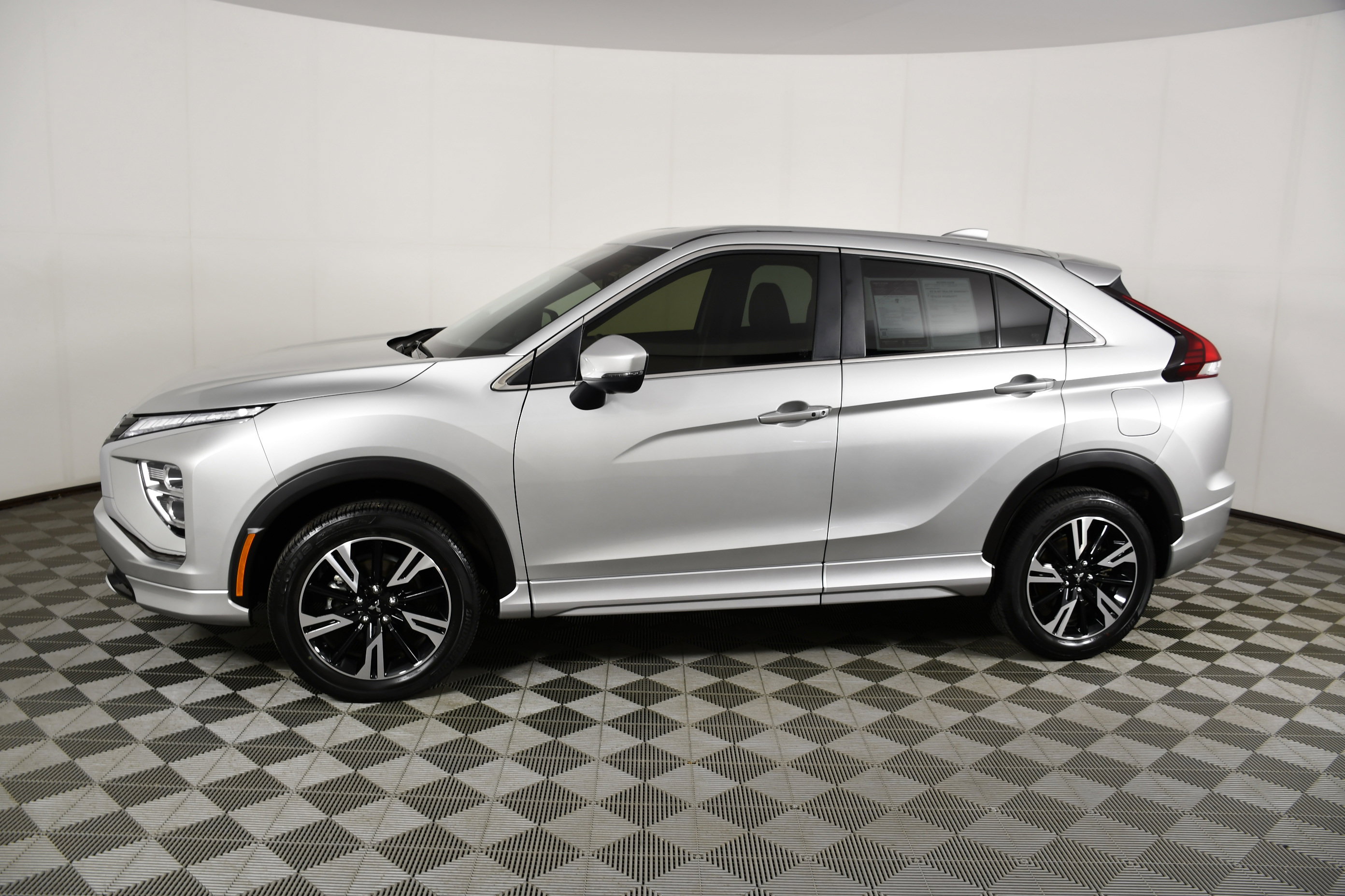 Used 2023 Mitsubishi Eclipse Cross SEL AWD/4WD image 9