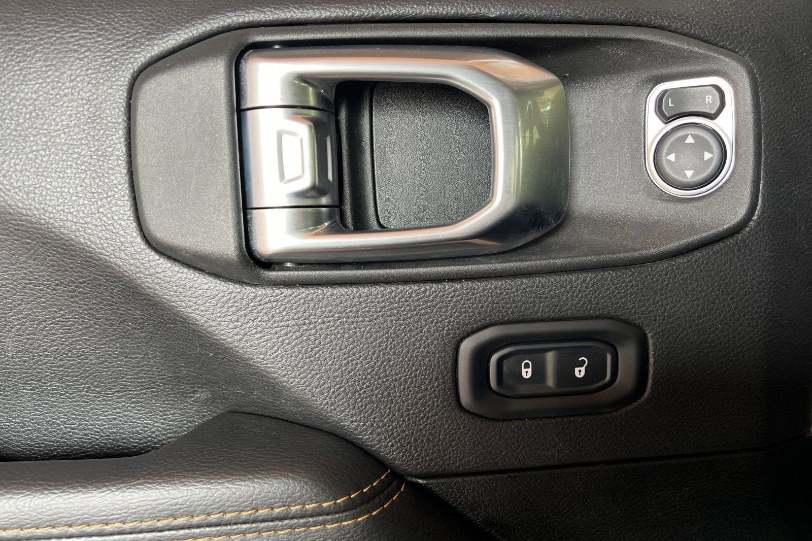 Used 2022 Jeep Wrangler Unlimited Sahara image 11