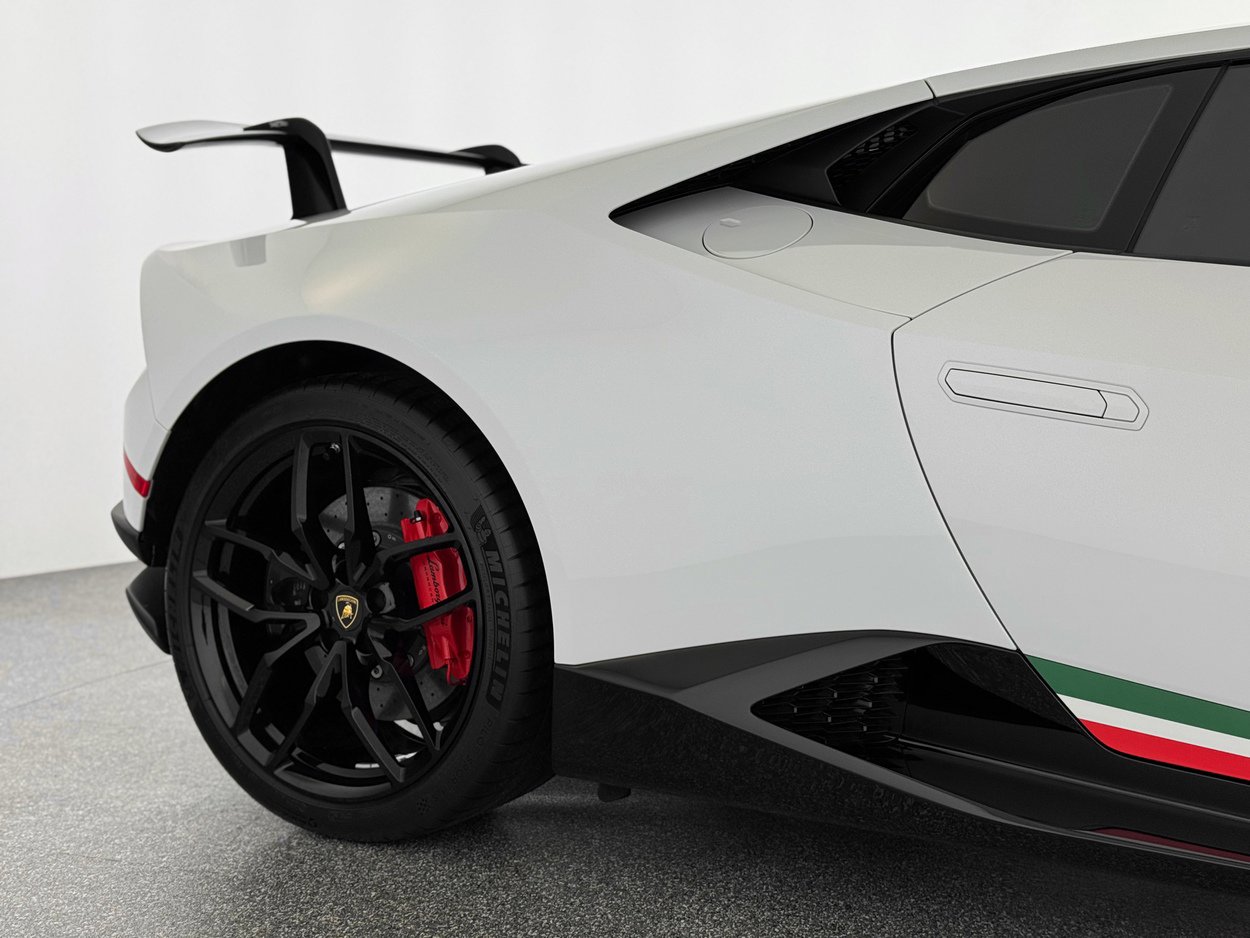 Used 2018 Lamborghini Huracan Performante image 39