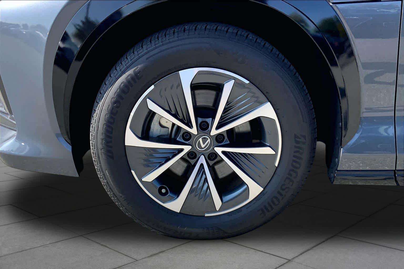 Used 2024 Lexus RZ 300e Premium w/ Accessory Package (2T) FWD image 10