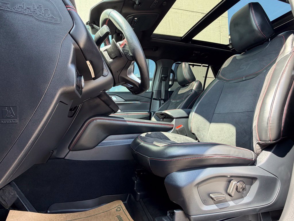 Used 2025 Ford Explorer ST AWD/4WD image 11