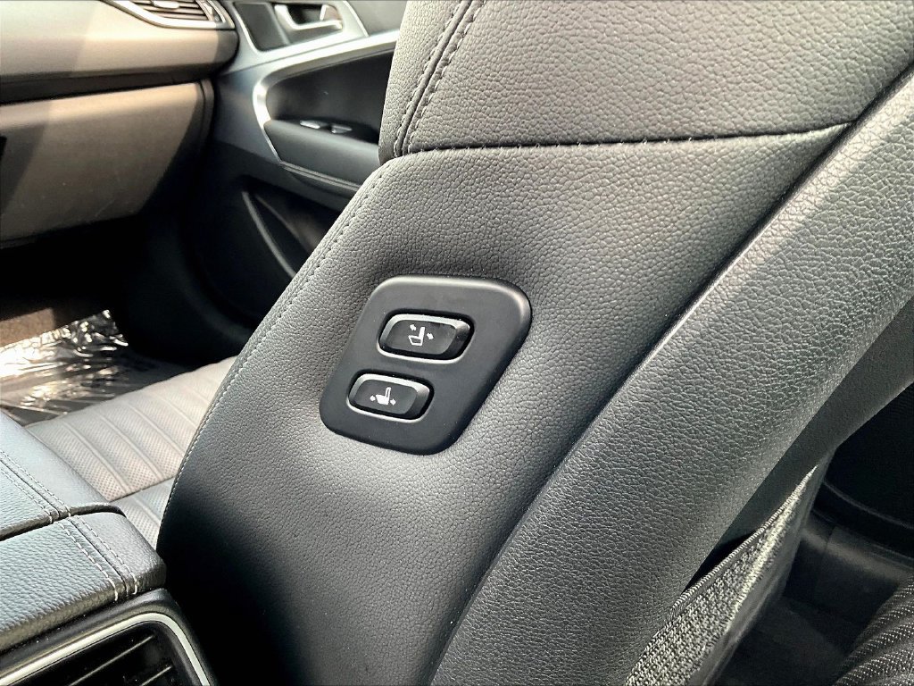 Used 2023 Genesis G70 3.3T AWD/4WD image 17