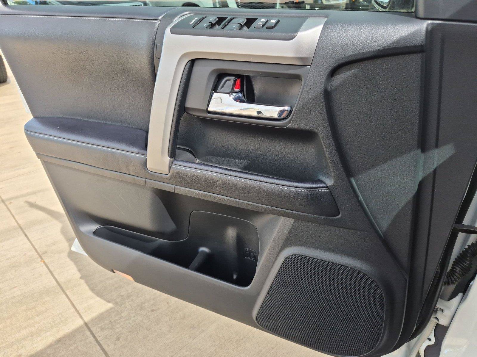 Used 2022 Toyota 4Runner SR5 Premium w/ Moonroof Package AWD/4WD image 24