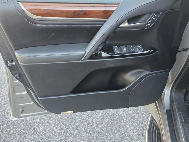 Used 2019 Lexus LX 570 4WD w/ Luxury Package image 41