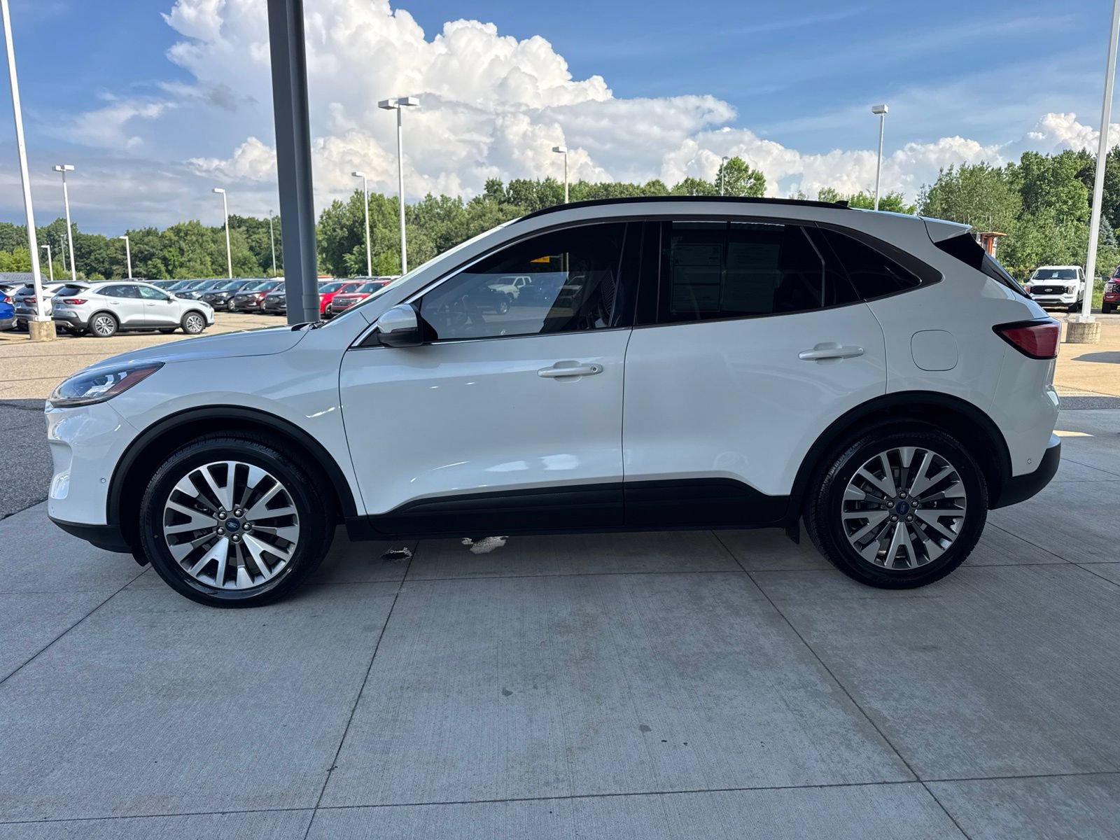 Certified 2020 Ford Escape Titanium AWD/4WD image 4