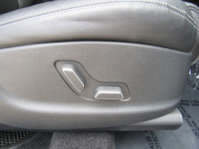 Used 2022 Genesis GV70 2.5T image 20