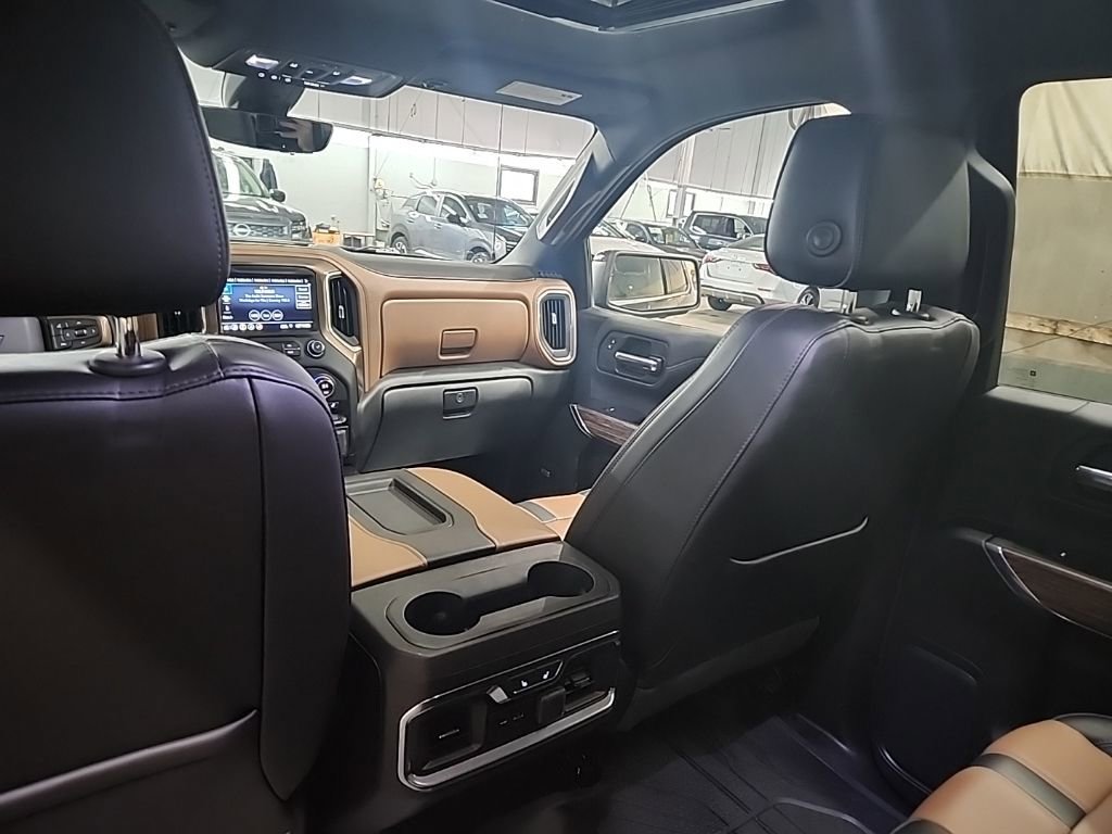 Used 2019 Chevrolet Silverado 1500 High Country w/ Technology Package AWD/4WD image 40