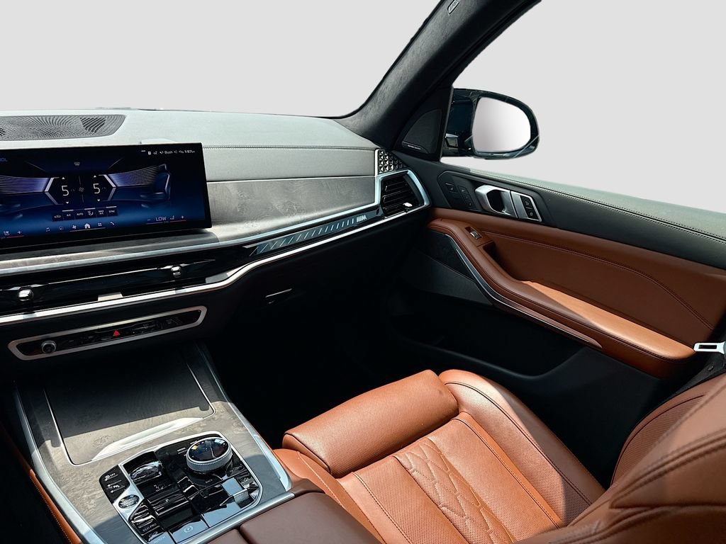Used 2025 BMW X7 M60i AWD/4WD image 29
