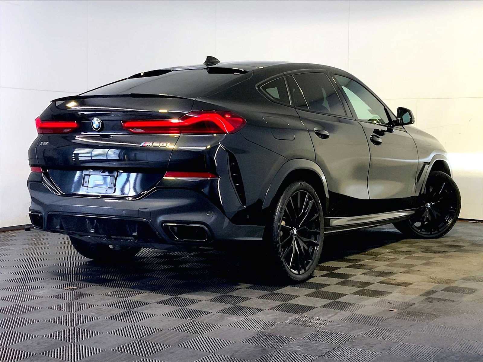 Used 2022 BMW X6 M50i w/ Executive Package image 7