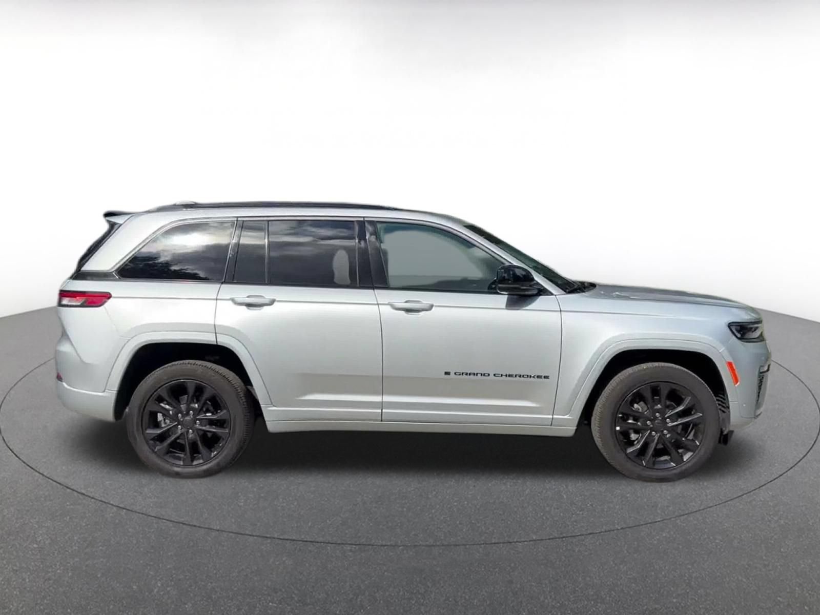 Used 2026 Jeep Grand Cherokee Limited AWD/4WD image 15