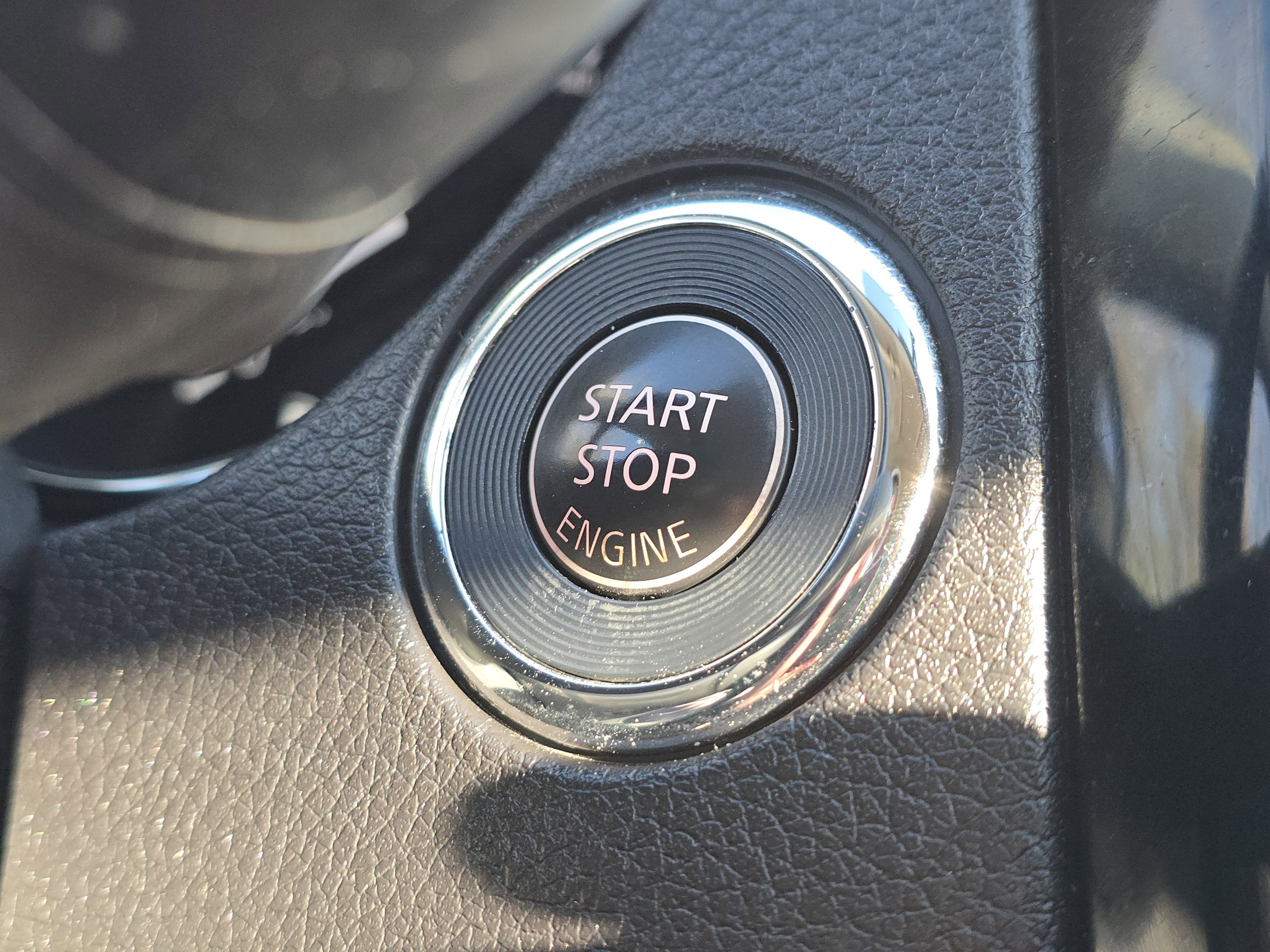 Used 2014 Nissan Rogue SV w/ SV Family Package image 26