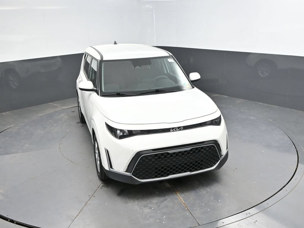 Used 2025 Kia Soul LX w/ LX Technology Package FWD image 24