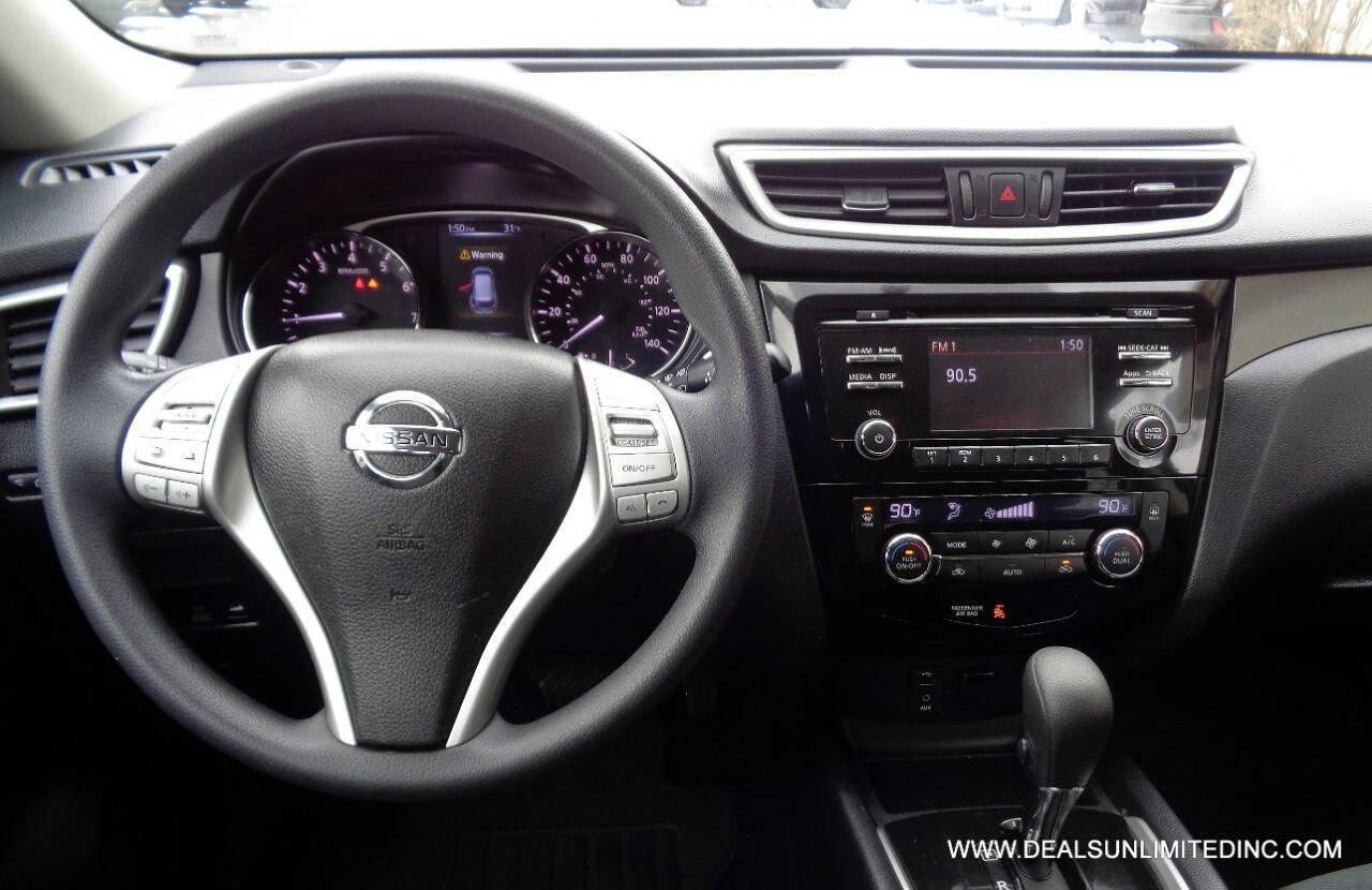 Used 2015 Nissan Rogue SV image 10
