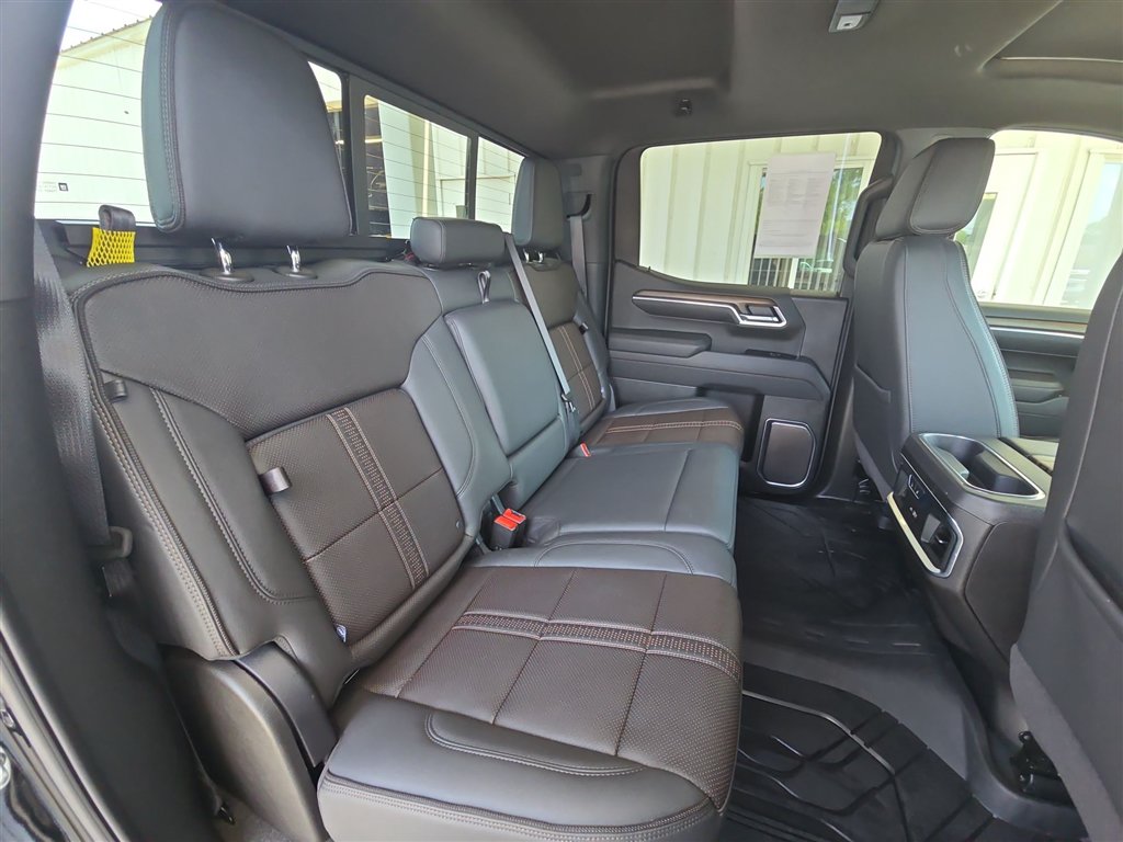 Used 2025 Chevrolet Silverado 1500 High Country w/ High Country Premium Package AWD/4WD image 27