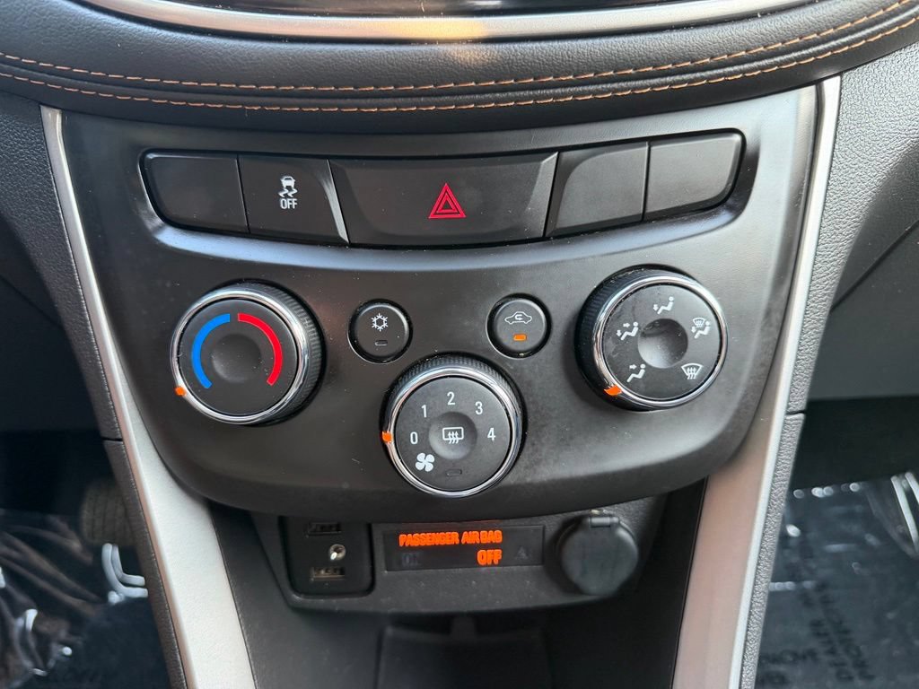 Used 2022 Chevrolet Trax LT w/ LT Convenience Package FWD image 24