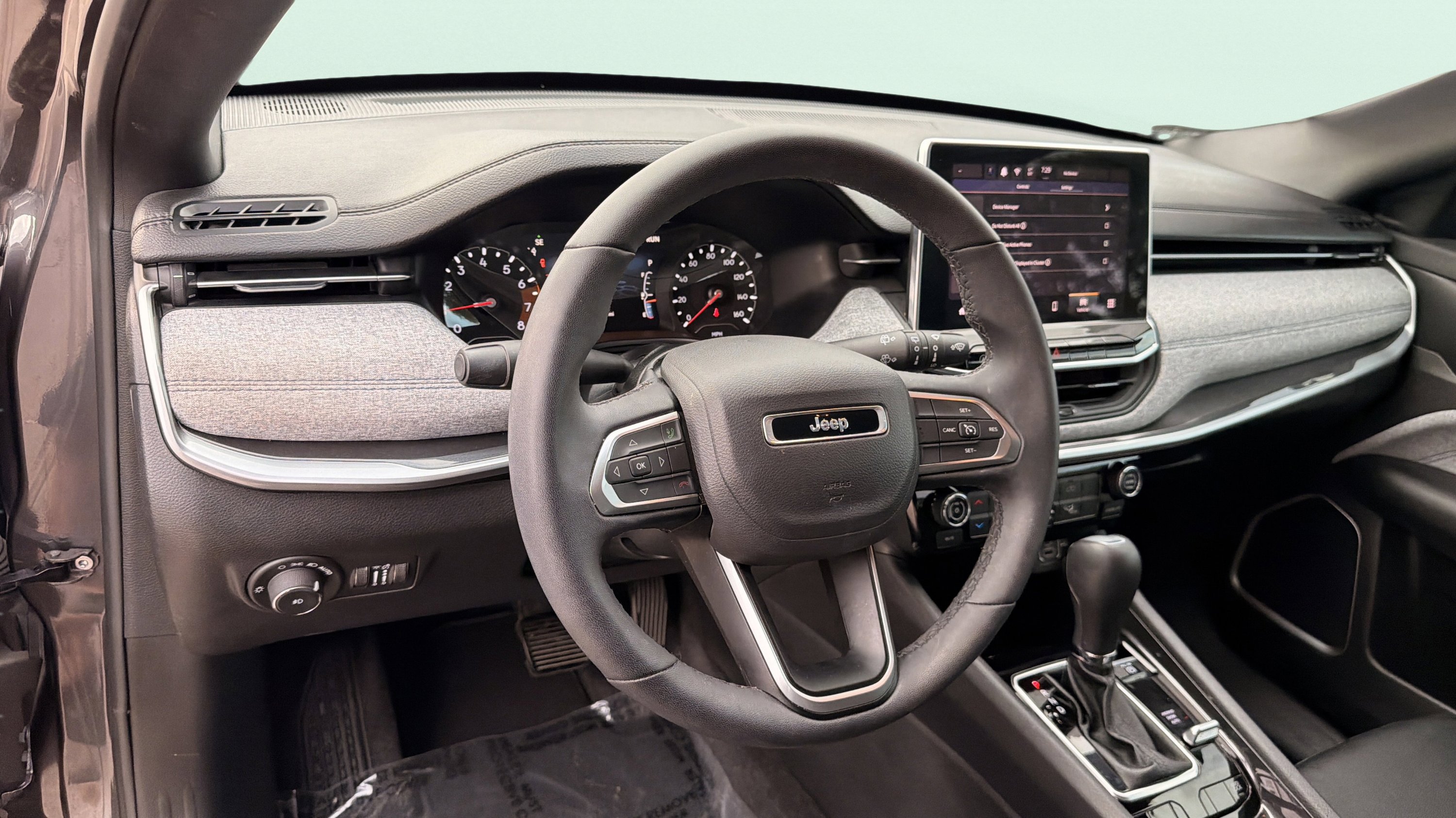 Used 2024 Jeep Compass Latitude image 16