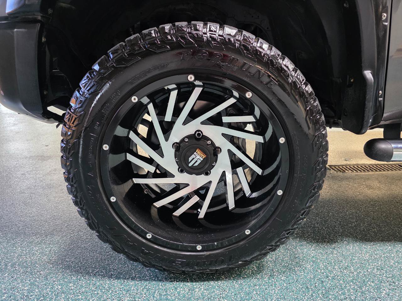 Used 2018 Toyota Tundra SR5 w/ SR5 Upgrade Package RWD image 12