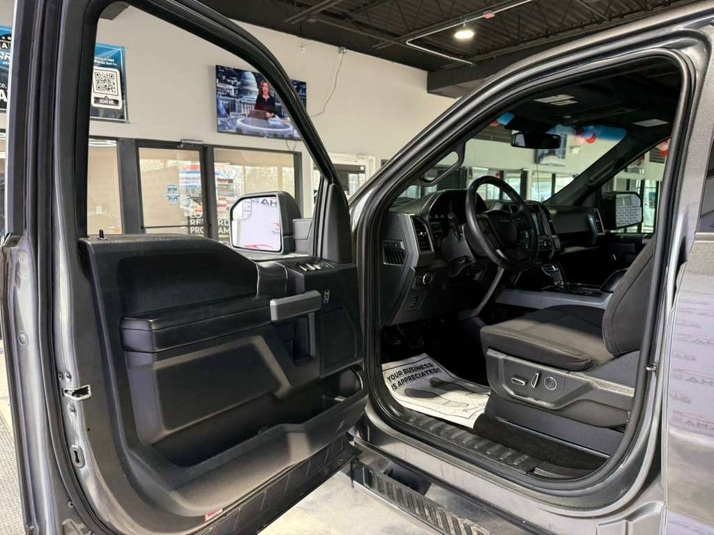 Used 2017 Ford F150 XLT w/ Equipment Group 302A Luxury image 27