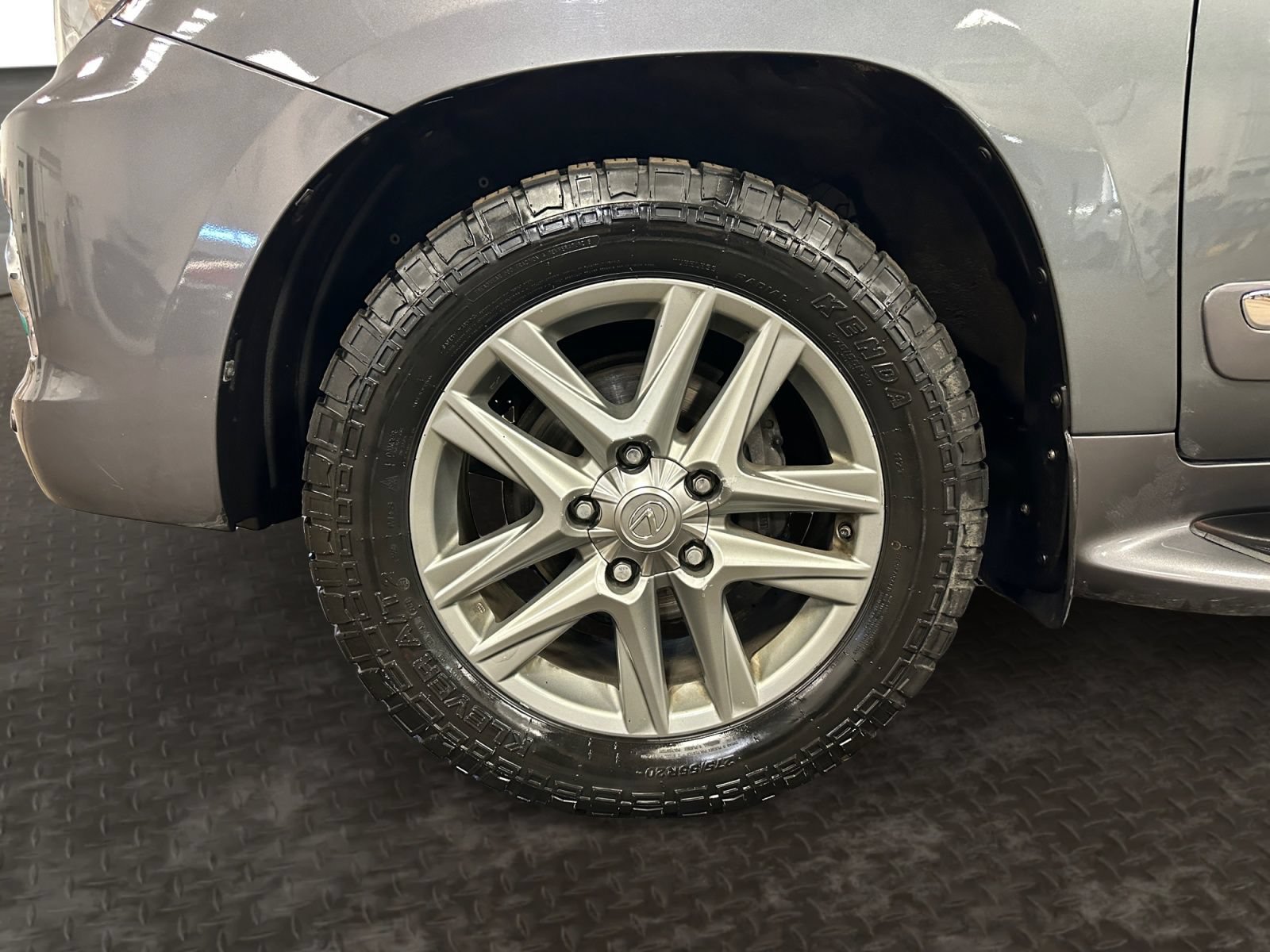 Used 2013 Lexus LX 570 4WD w/ Luxury Pkg image 14