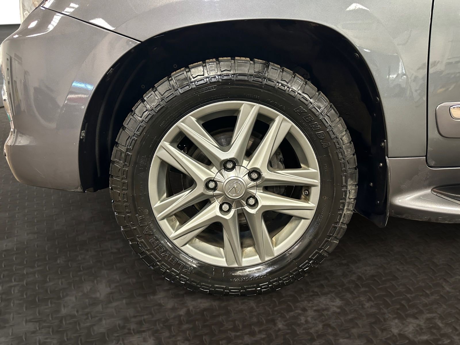 Used 2013 Lexus LX 570 4WD w/ Luxury Pkg image 14