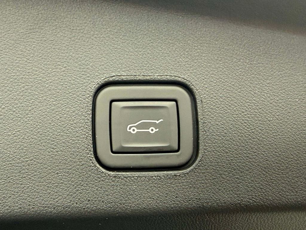 Used 2025 Cadillac Lyriq Luxury w/ LPO, Floor Liner Package image 18