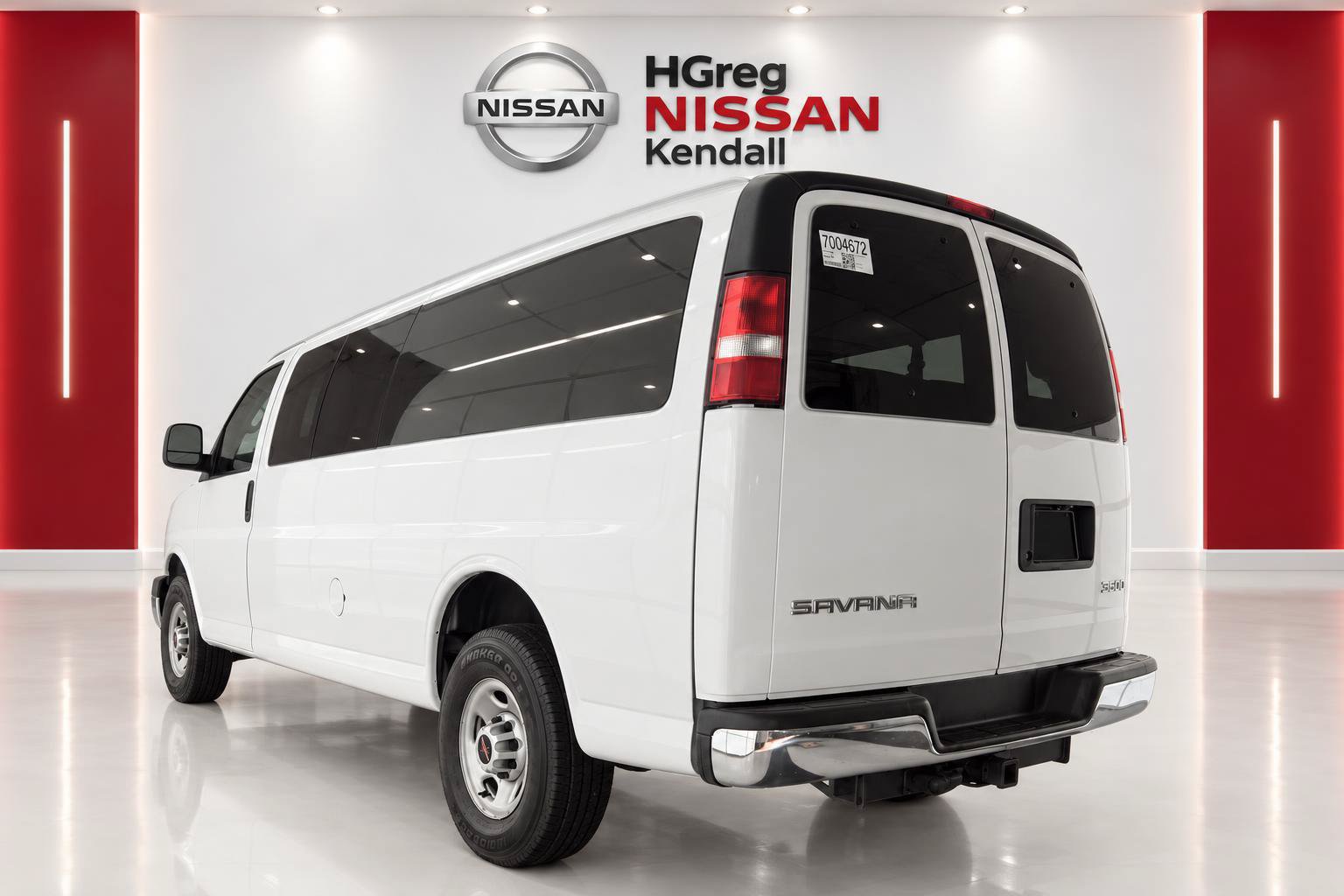 Used 2023 GMC Savana 3500 LS w/ Chrome Appearance Package RWD image 2