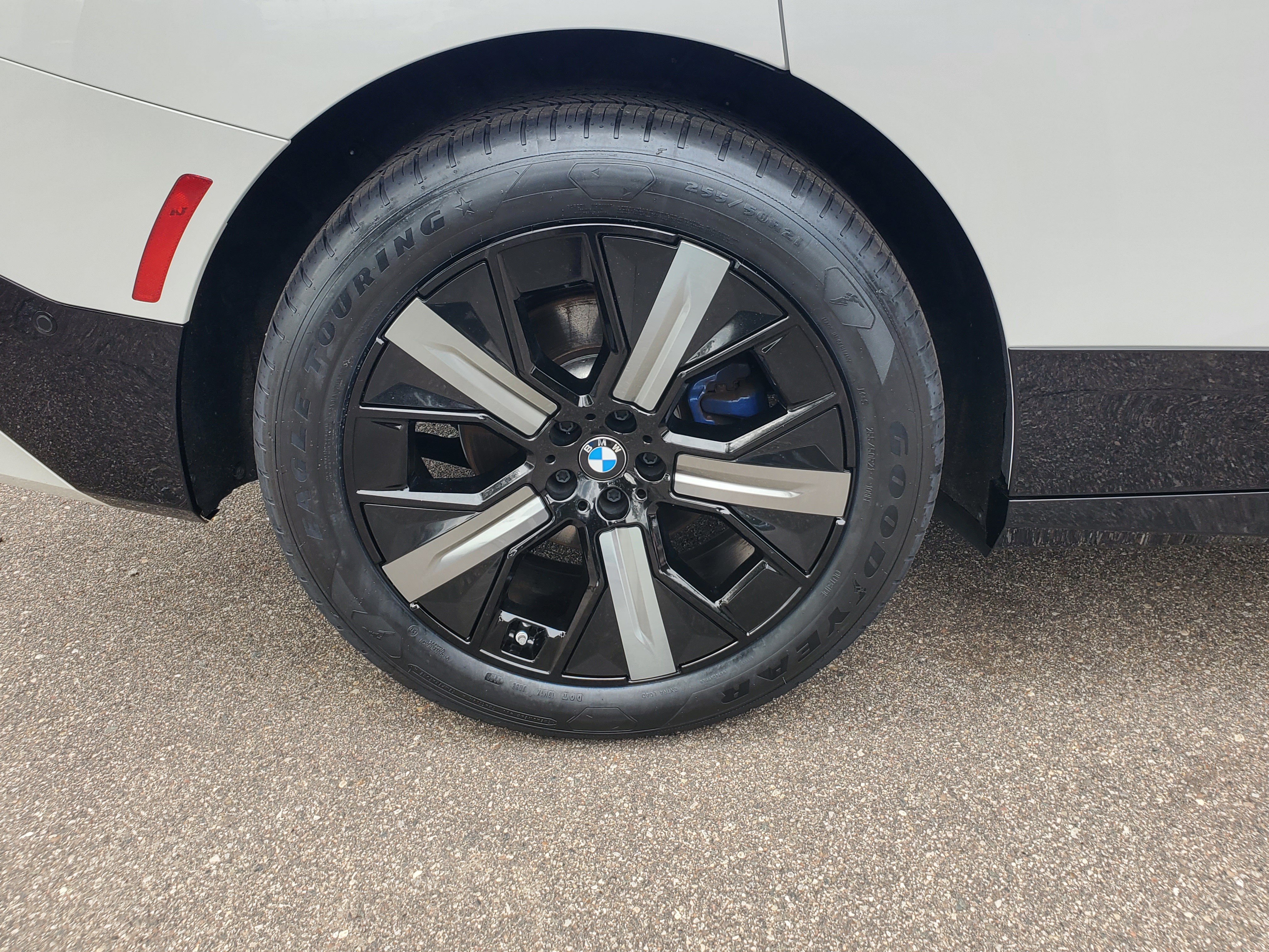 Certified 2024 BMW iX xDrive50 w/ Sport Package AWD/4WD image 35
