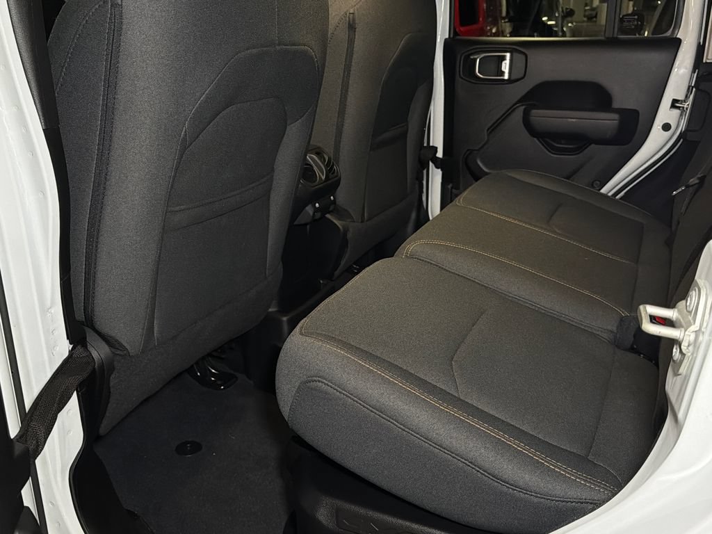 Used 2024 Jeep Wrangler Unlimited AWD/4WD image 17