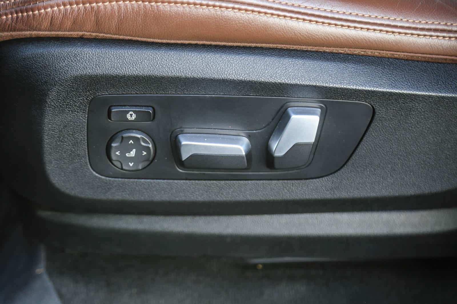 Certified 2022 BMW X5 sDrive40i w/ M Sport Package image 18