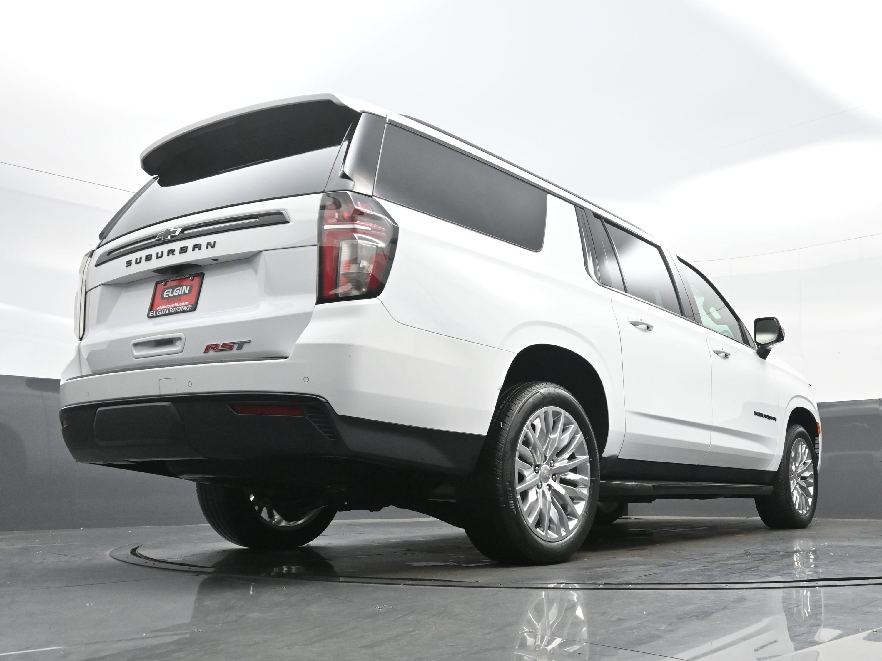 Used 2023 Chevrolet Suburban RST w/ Luxury Package image 33