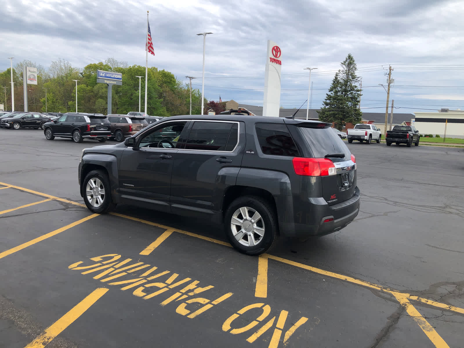 Used 2010 GMC Terrain SLE AWD/4WD image 3