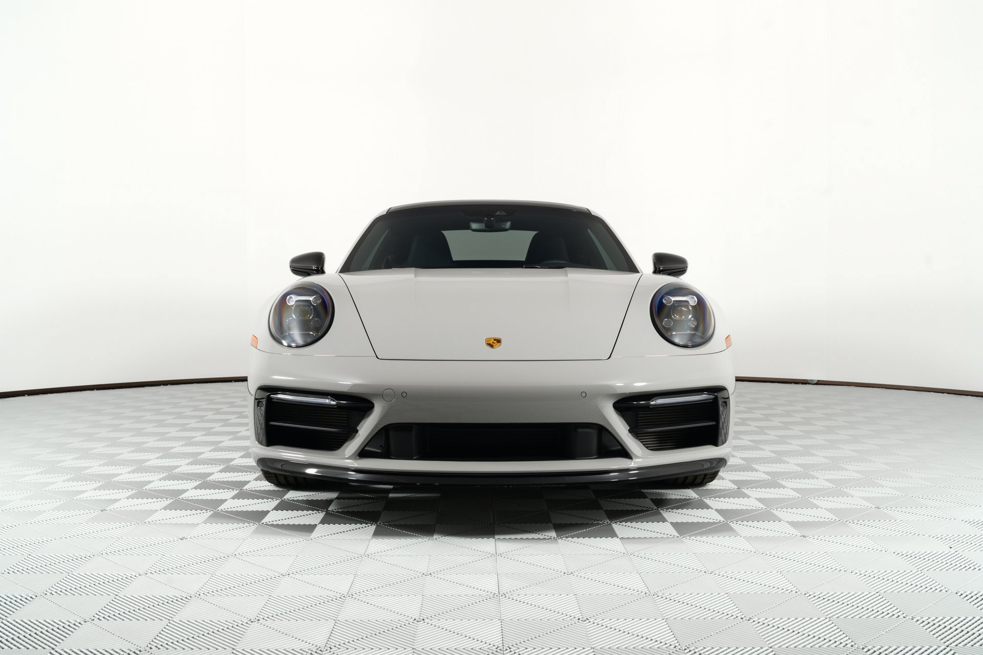 Used 2024 Porsche 911 Carrera image 2