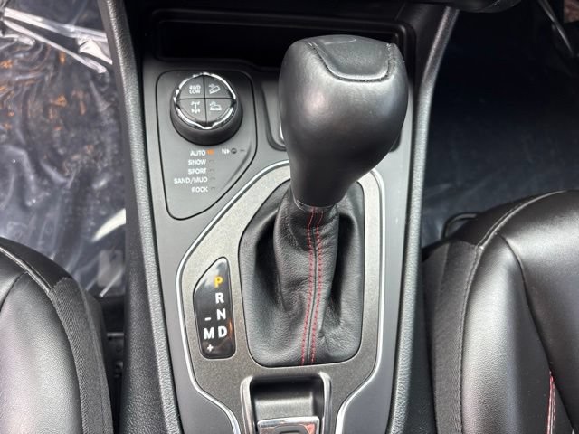 Used 2022 Jeep Cherokee Trailhawk w/ Comfort/Convenience Group AWD/4WD image 22