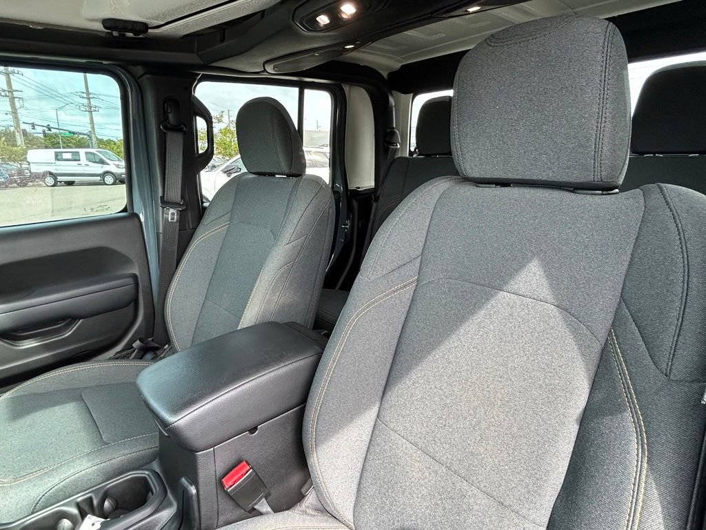 Used 2024 Jeep Gladiator Sport AWD/4WD image 18