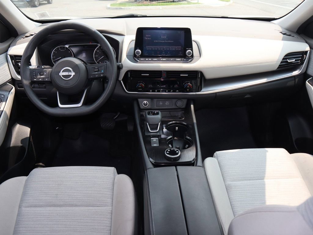 Certified 2022 Nissan Rogue SV image 17