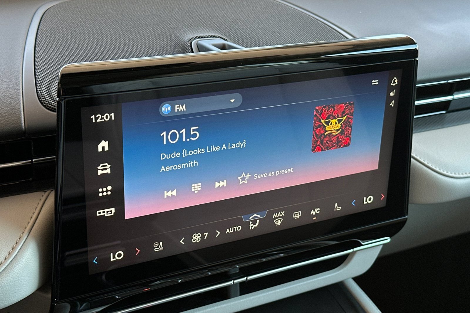 New 2026 Lincoln Nautilus Premier AWD/4WD image 17