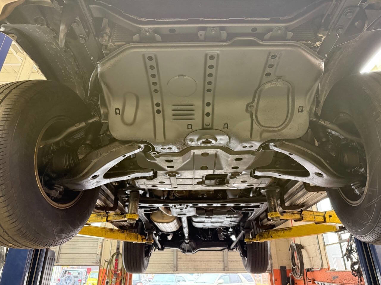 Used 2001 Lexus LX 470 4WD image 97