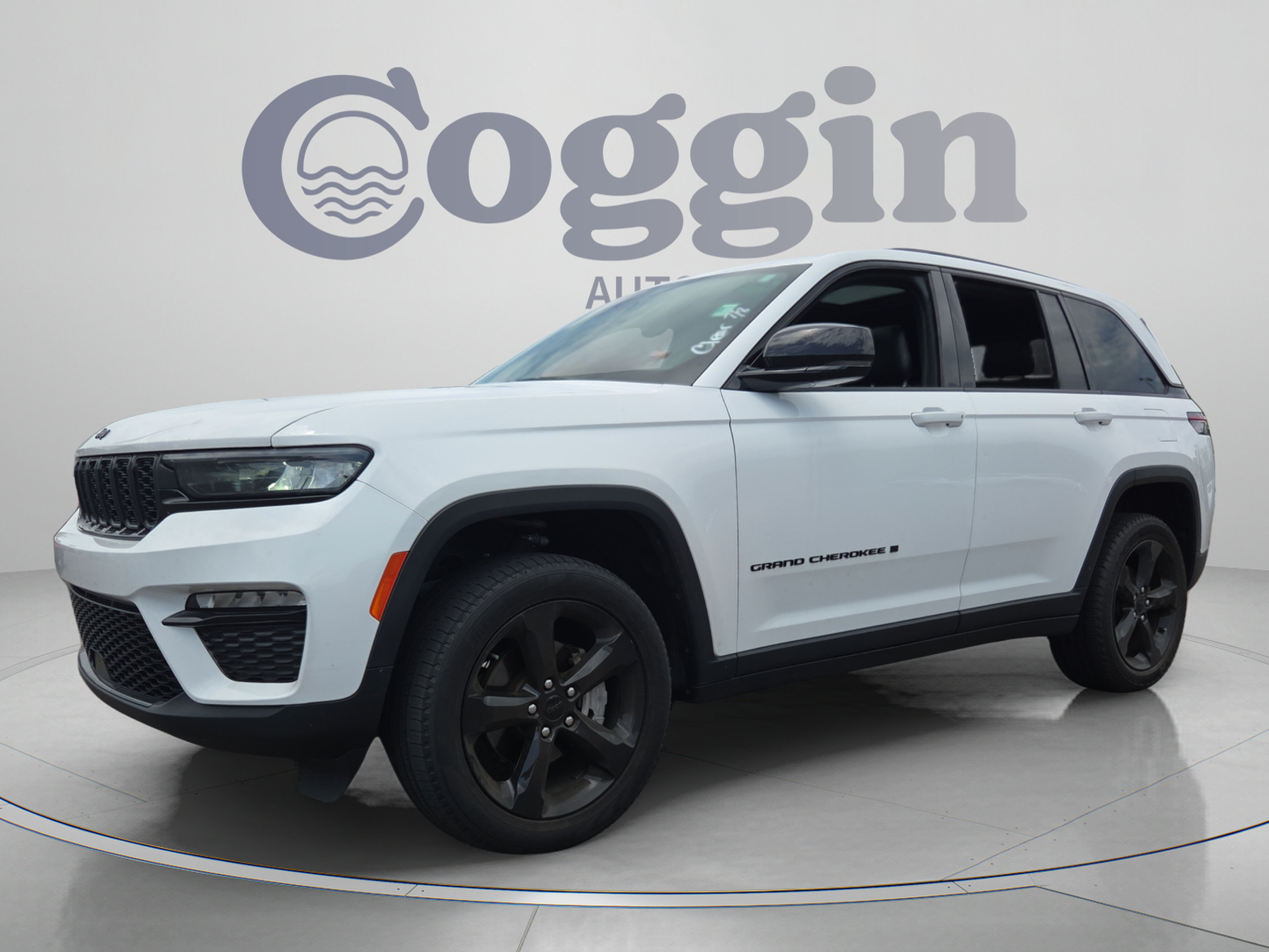 Used 2024 Jeep Grand Cherokee Limited w/ Black Appearance Package AWD/4WD image 1
