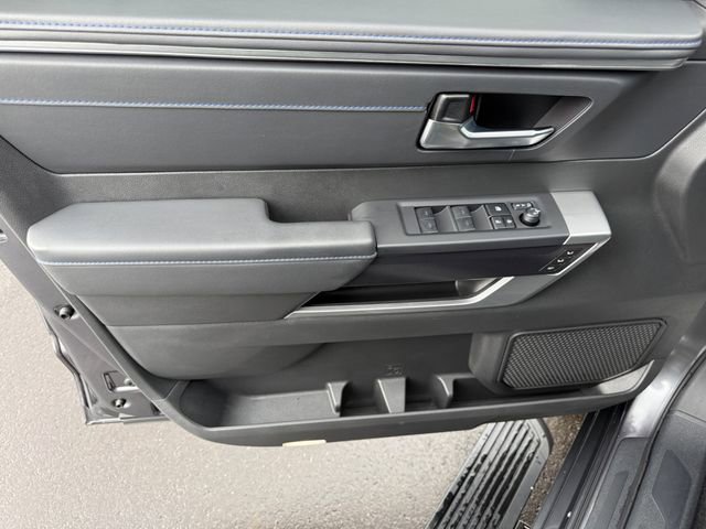 Used 2025 Toyota Sequoia Platinum image 3