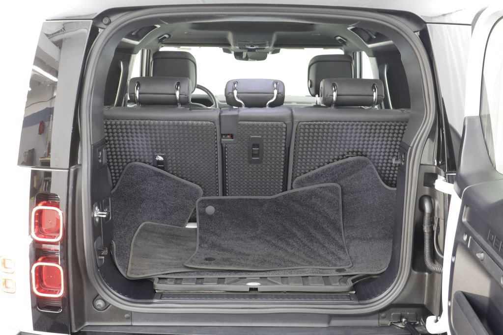 Certified 2025 Land Rover Defender 90 X-Dynamic SE AWD/4WD image 18