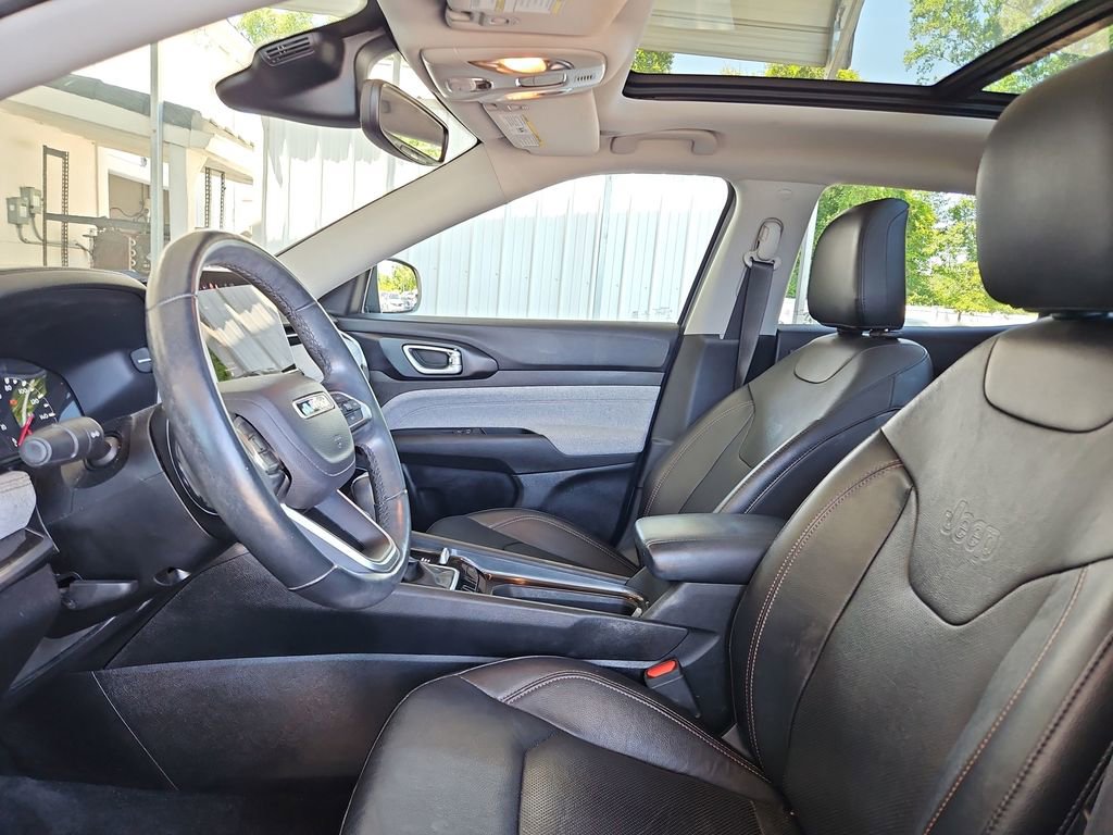 Used 2022 Jeep Compass Latitude w/ Sun and Sound Group AWD/4WD image 23