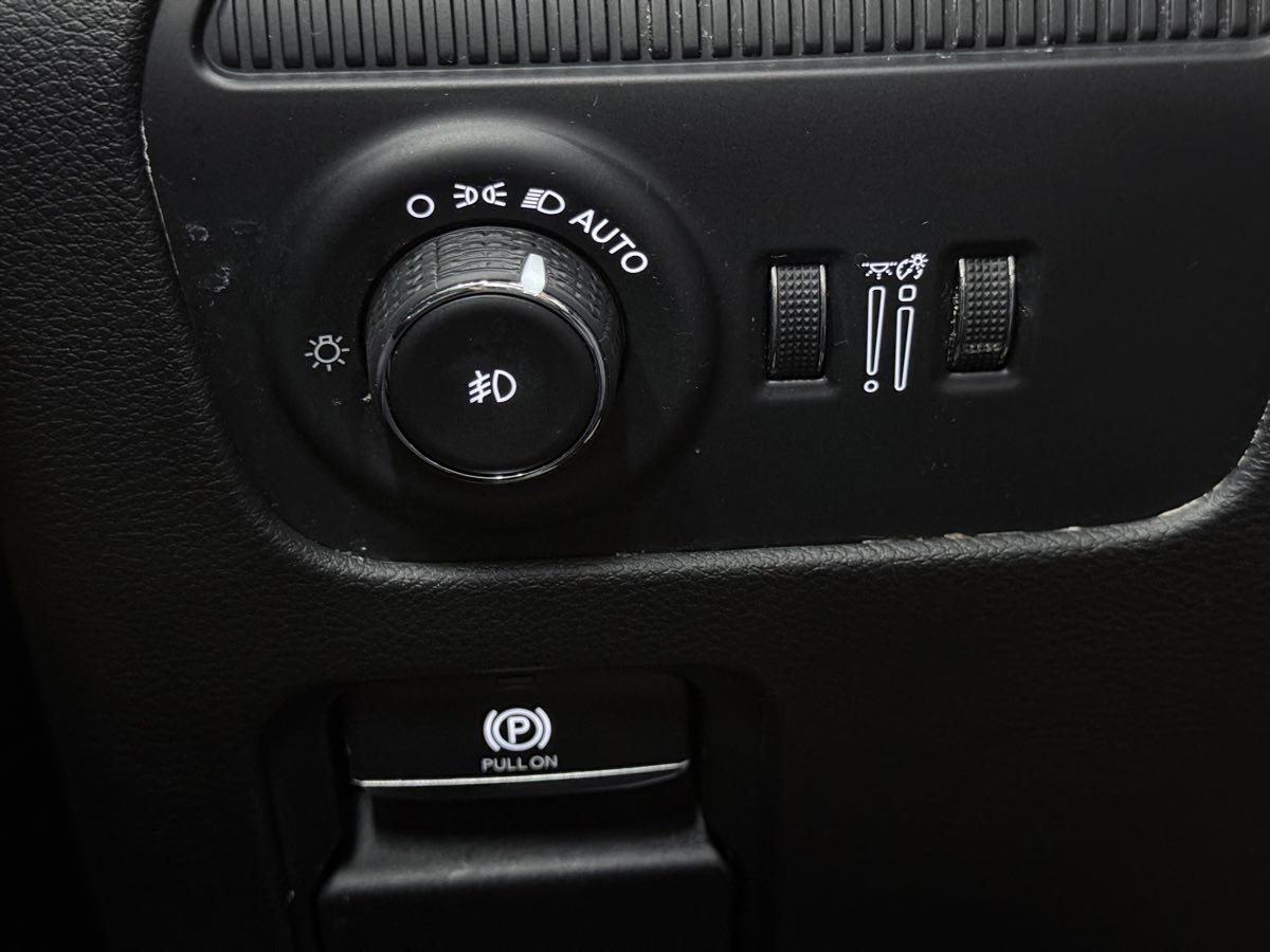 Used 2025 Jeep Wagoneer Series II image 53