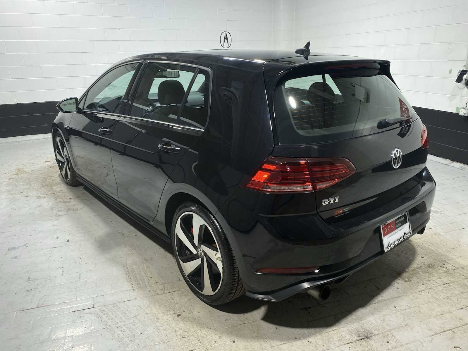 Used 2018 Volkswagen GTI SE w/ SE Leather Package image 4