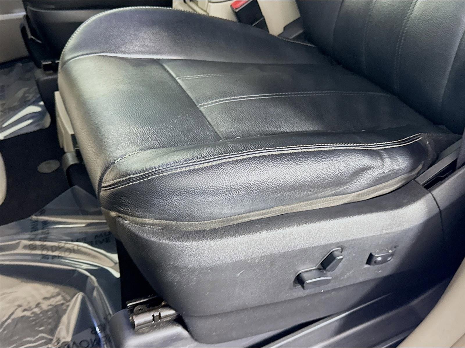 Used 2014 Chrysler Town & Country Touring image 19