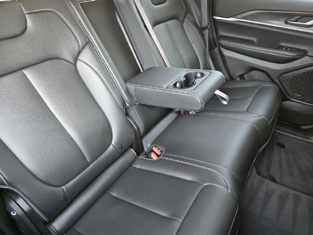 Certified 2023 Jeep Grand Cherokee Limited AWD/4WD image 28