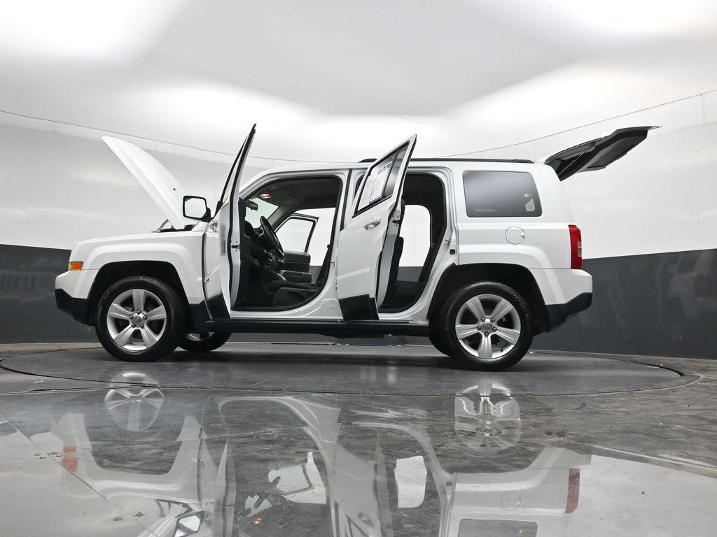 Used 2015 Jeep Patriot Latitude FWD image 43