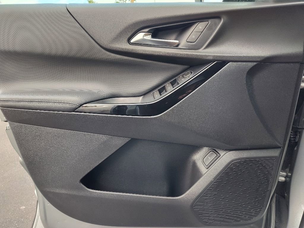 New 2026 Chevrolet Equinox LT w/ Convenience Package II image 10